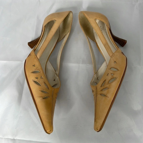 ANDREA COLLECTION Pointed Toe  Kitten Heel Pumps Nude Tan Leather Cut Outs 6.5 - Picture 6 of 12